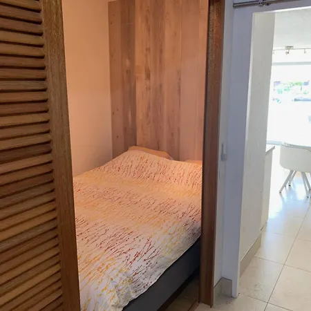Studio With Terrace Overlooking Marina Gruissan